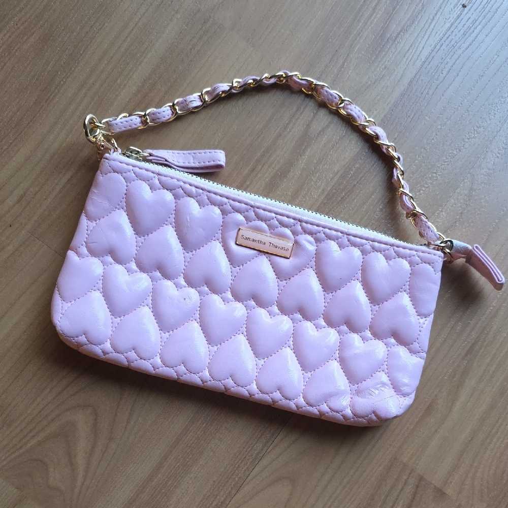 Samantha Thavasa Light Pink Heart Clutch